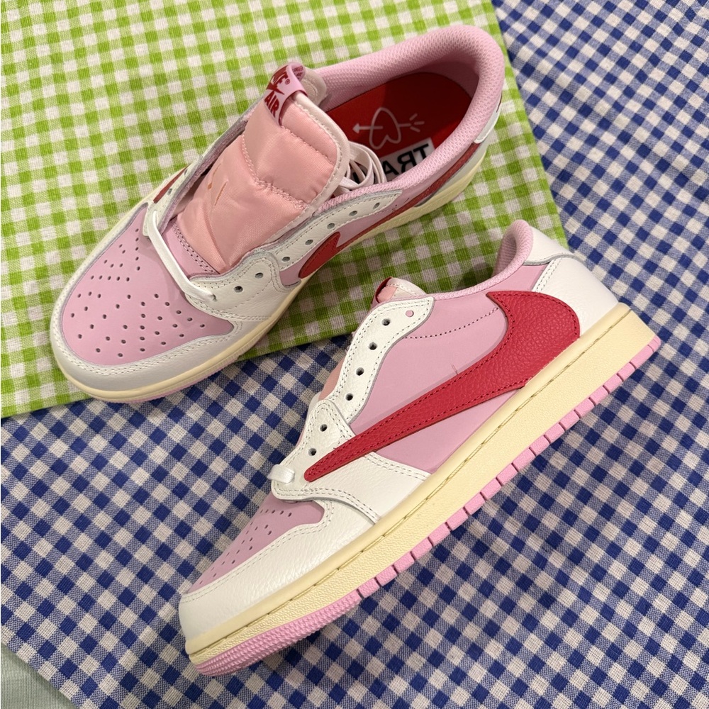 Nike Women's White and Pink Sneakers with Red Accents - Picture 6 of 8